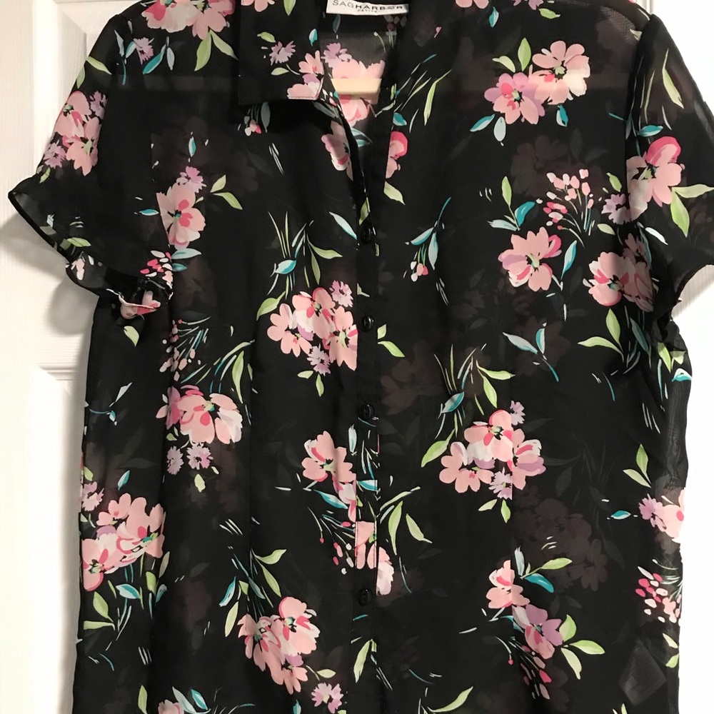 Sag Harbor cute top . Size  petite large .